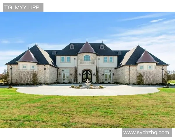 足球巨星生活照对比：从豪华别墅到家庭时光展现不同面貌